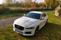 Jaguar XE, front static 2
